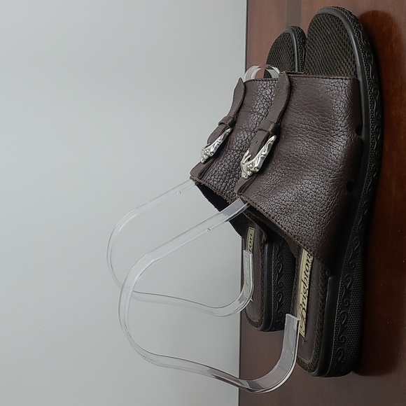 Brighton Brown Vicky Leather Silver Buckle Slip-on Sandals sz 7 Women's - Picture 2 of 9